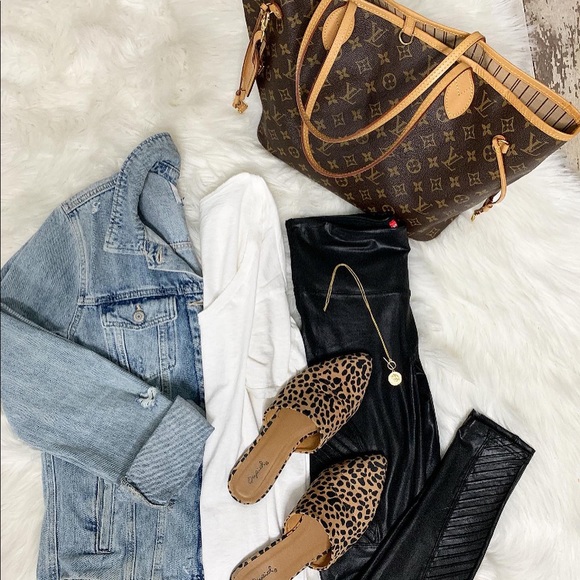 Meet your Posher, Becca - Picture 6 of 8